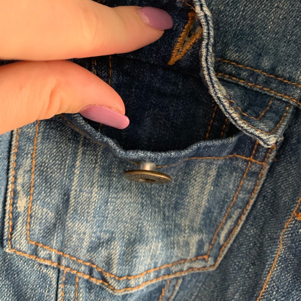 distressed jean jacket medium wash size medium - Picture 5 of 8